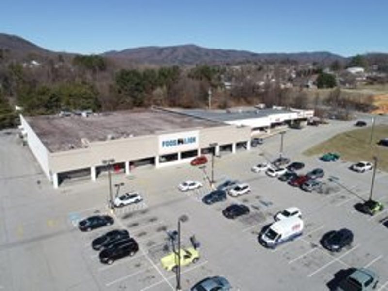 Retail shopping center in Abingdon, VA